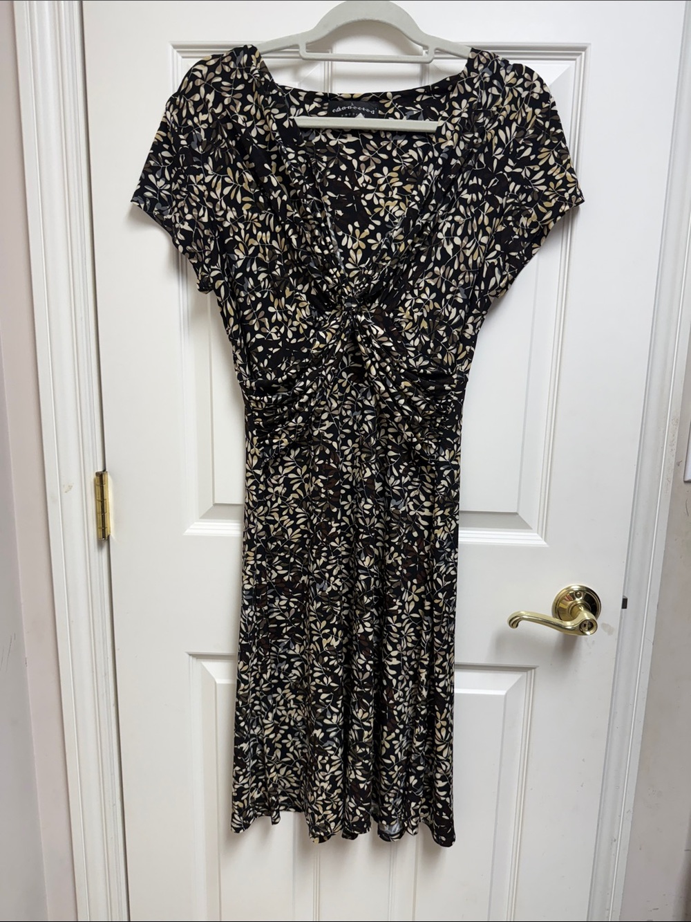 connected apparel Black & Cream Leaf-Print Twist Front Midi Dress